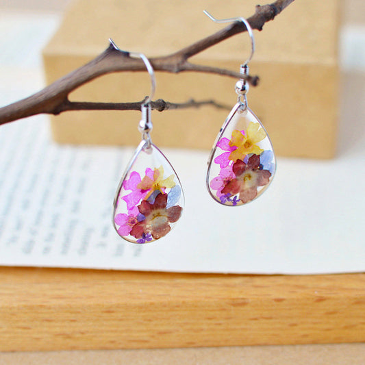 Véritables petites boucles d’oreilles à fleurs pressées