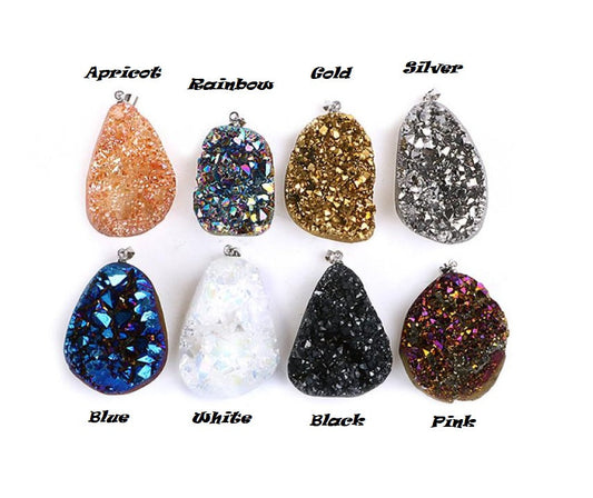 Collier Druzy avec pierres précieuses arc-en-ciel scintillantes