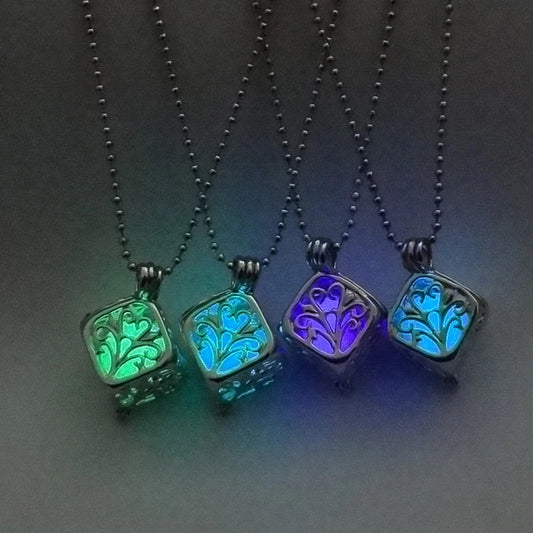 Im Dunkeln leuchtende filigrane Würfelkette aus Silber