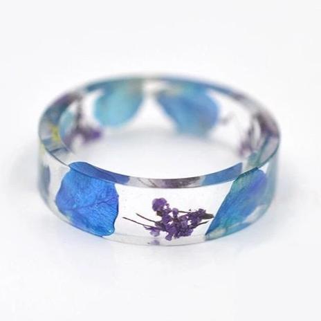 Forget me not flower ring, featuring deep blue petals in resin.