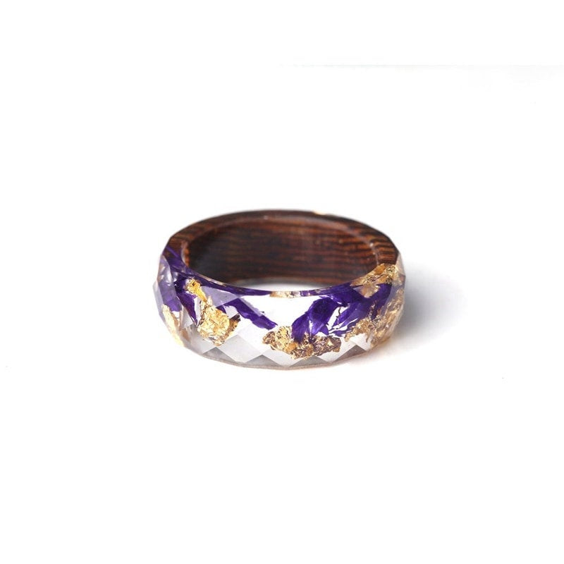 Bague en résine à facettes fleur violette et flocon d’or