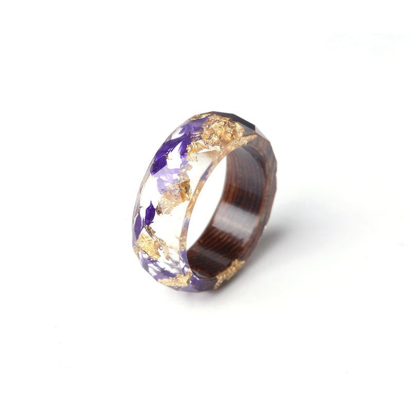 Bague en résine à facettes fleur violette et flocon d’or