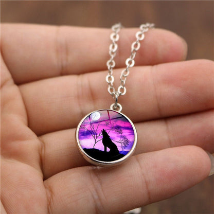 Collier de silhouette de loup du crépuscule