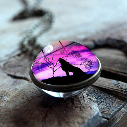 Collier de silhouette de loup du crépuscule