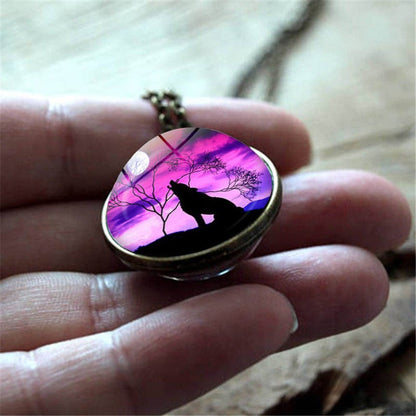 Collier de silhouette de loup du crépuscule