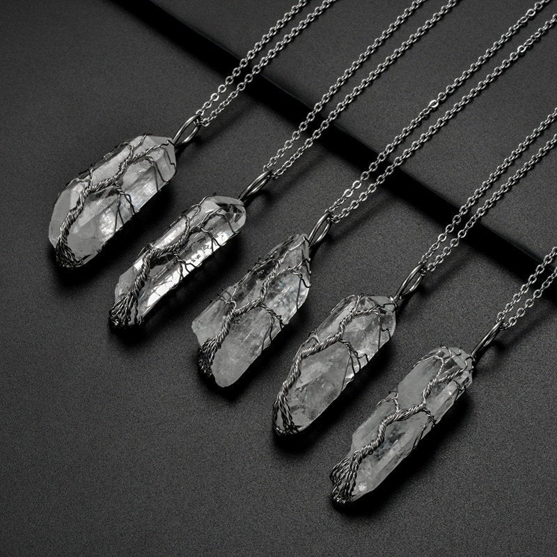 Collier d’arbre de vie enveloppé de fil de cristal de quartz clair brut