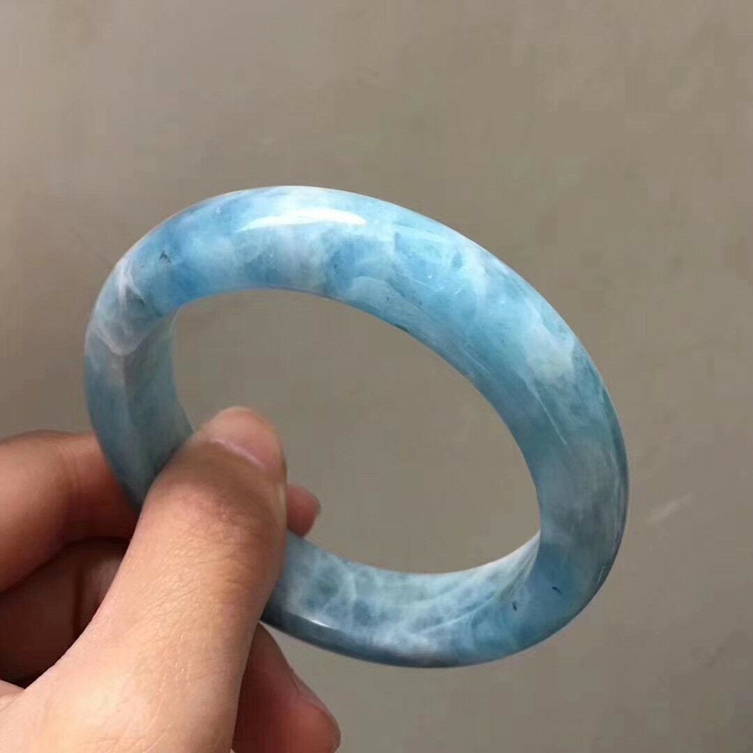 Bracelet jonc avec pierres précieuses aigue-marine bleue