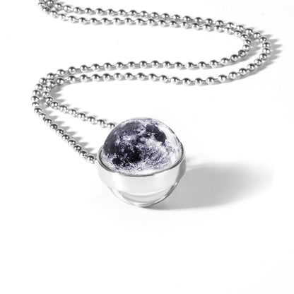 Collier de lune réaliste