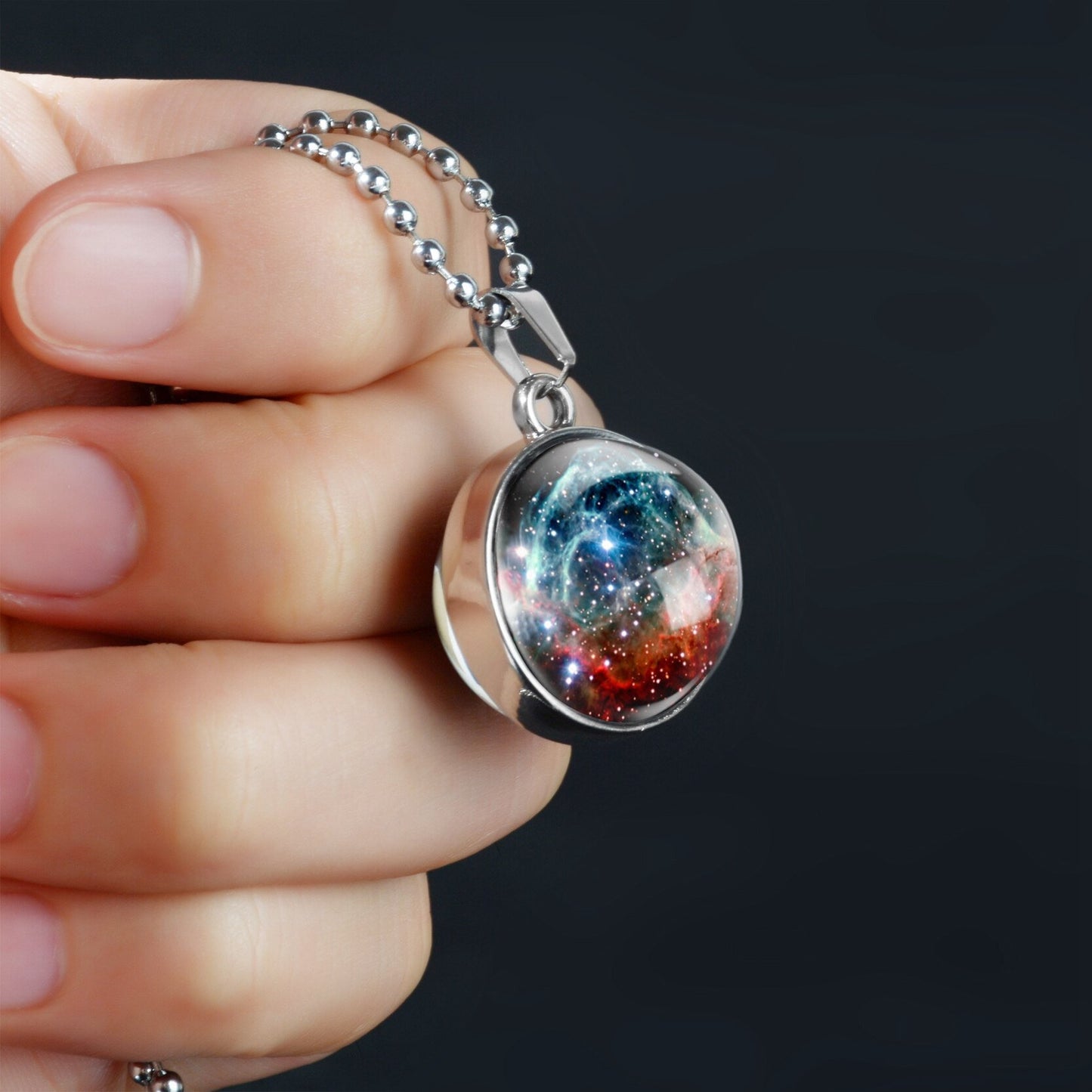 Collier Rainbow Saturn, Pendentif Planète Saturne, Collier Planète, Bijoux scientifiques de l’espace extra-atmosphérique, Cadeaux pour les geeks, Cadeaux pour elle, Cadeaux scientifiques