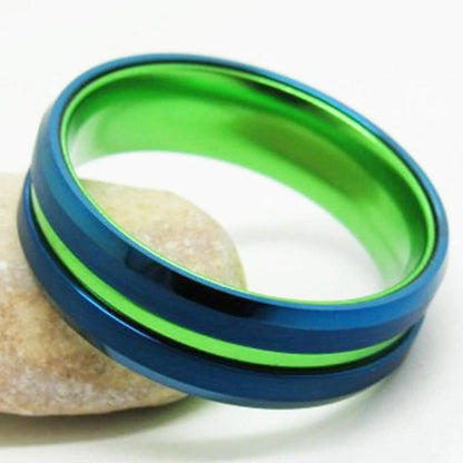 Bague rayée bleue et verte en carbure de tungstène