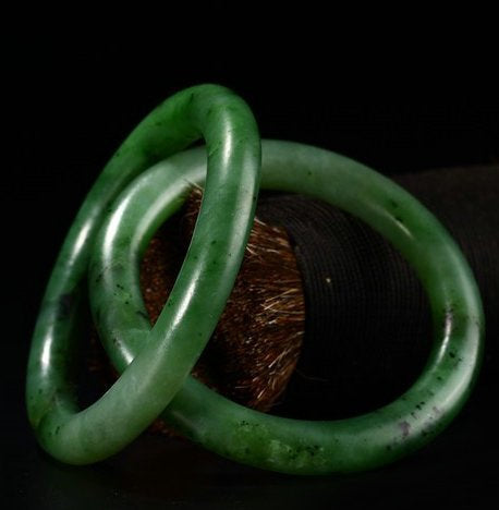 Bracelet fin en pierre précieuse de jade vert