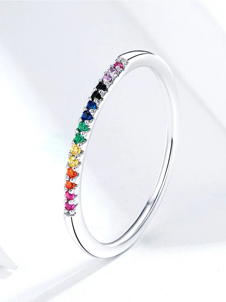 Bague empilable arc-en-ciel en argent sterling 925 délicate