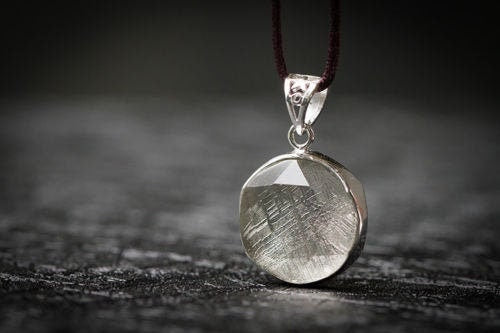 Véritable pendentif météorite en argent