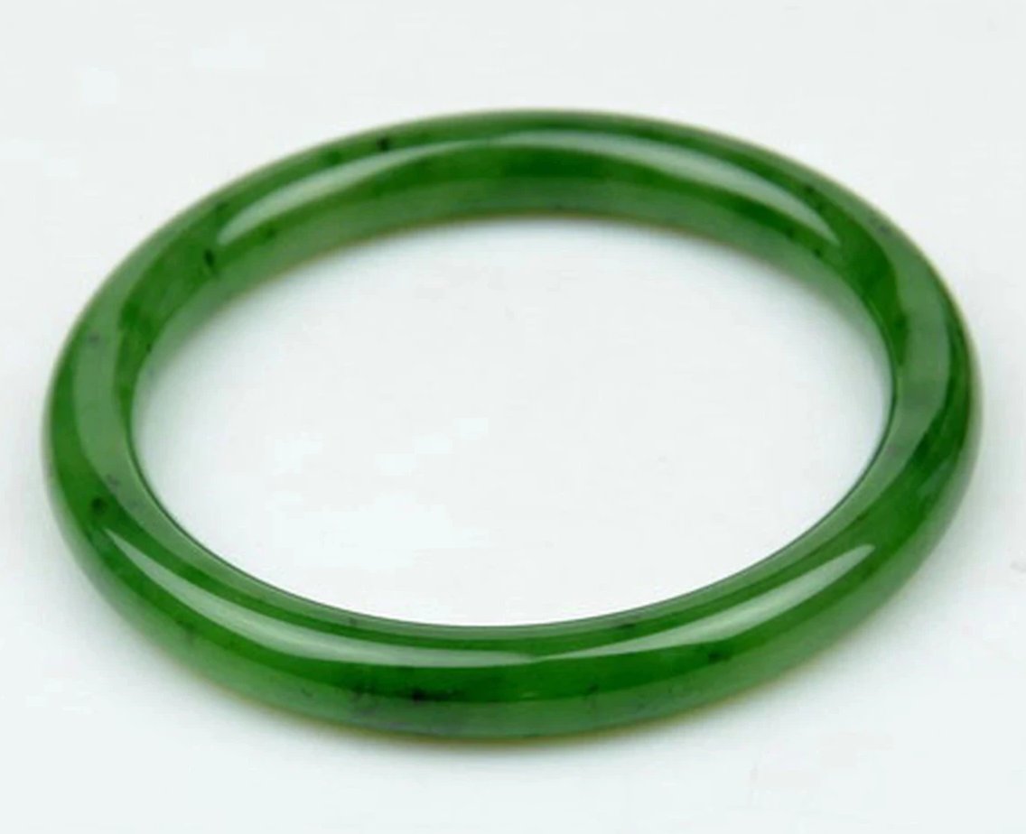 Bracelet fin en pierre précieuse de jade vert