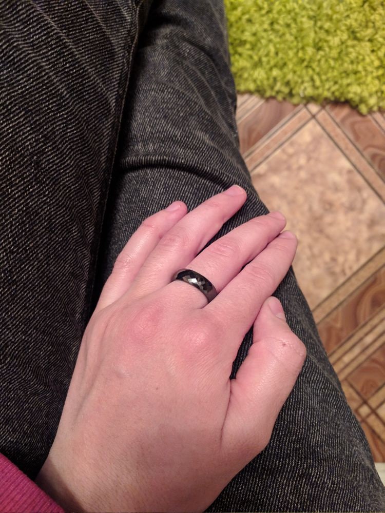 Bague anti-rayures en céramique noire à facettes