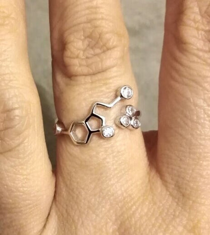 Bague en argent sterling 925 avec molécule de sérotonine