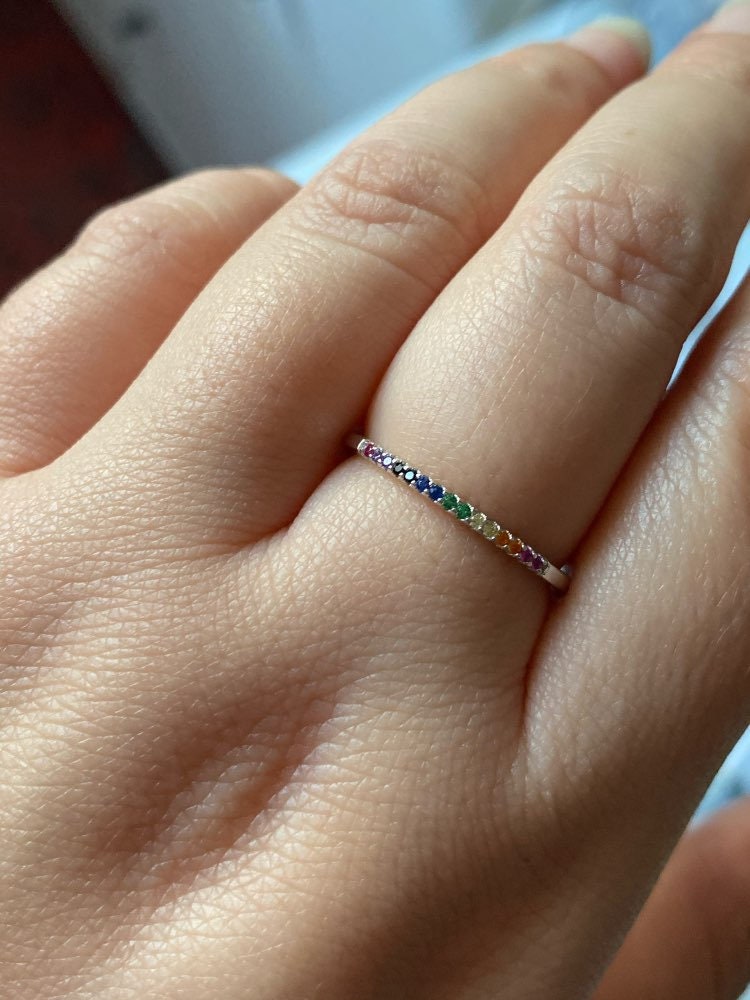 Bague empilable arc-en-ciel en argent sterling 925 délicate