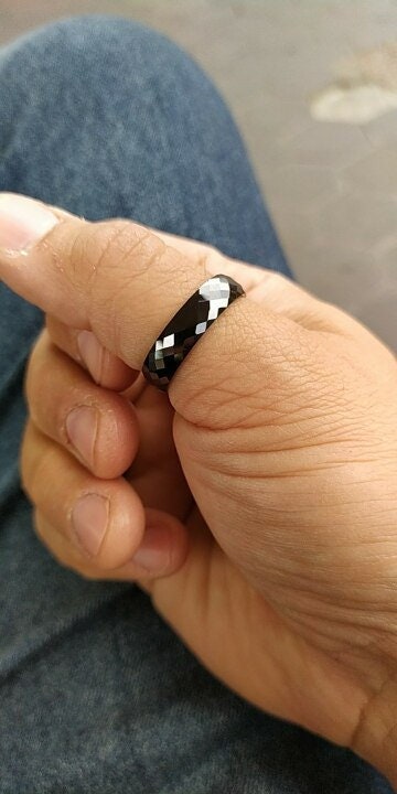 Bague anti-rayures en céramique noire à facettes