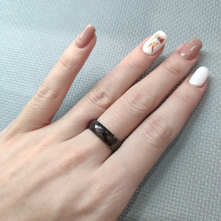 Bague anti-rayures en céramique noire à facettes