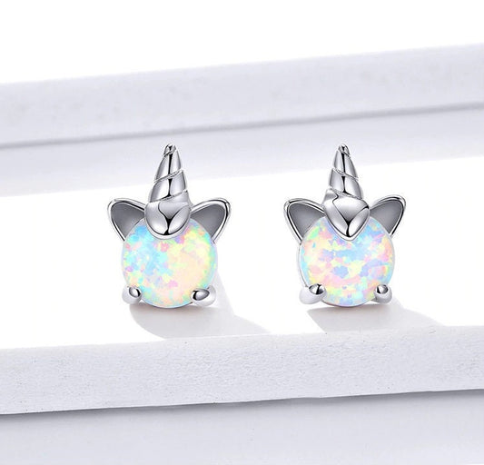 Opal-Regenbogen-Einhorn-Ohrstecker aus 925er Sterlingsilber