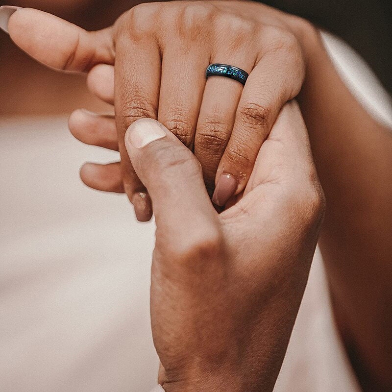 Bague de mariage Opal Galaxy sertie d’opale écrasée