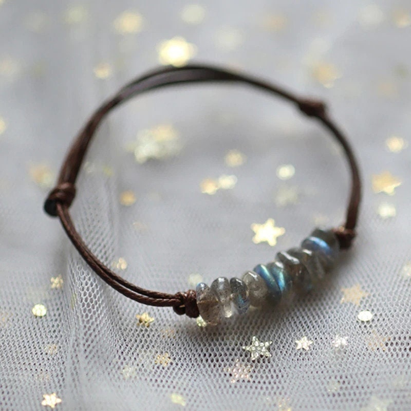 Bracelet délicat à puces de labradorite