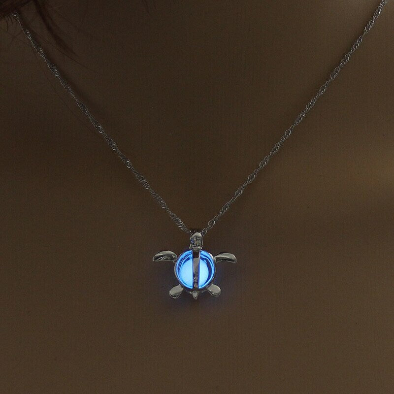 Collier lumineux bébé tortue de mer