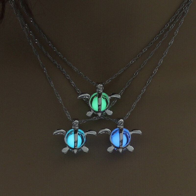 Collier lumineux bébé tortue de mer